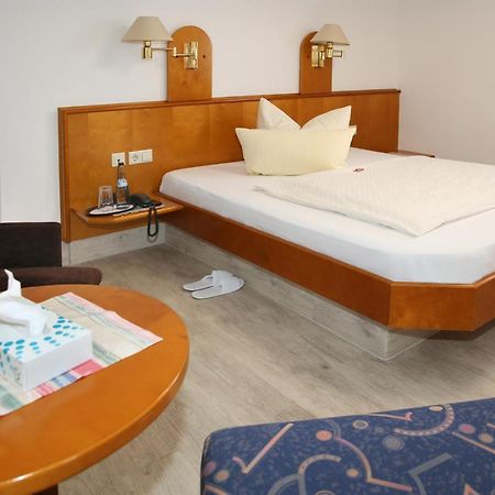 Hotel Zum Weissen Roessel Walldorf  Exteriér fotografie
