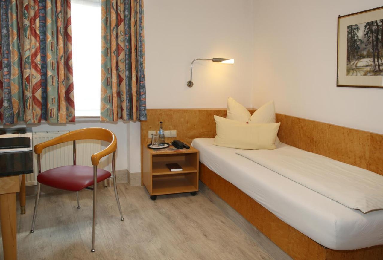 Hotel Zum Weissen Roessel Walldorf  Exteriér fotografie